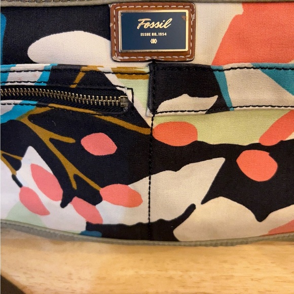 Fossil Multicolor Floral Print Canvas Weekender Bag. - Picture 3 of 16
